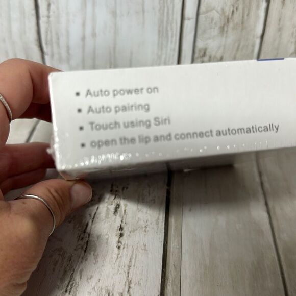I12 TWS Wireless Earbuds Bluetooth 5.0 24 Hours Play Time - Picture 2 of 3